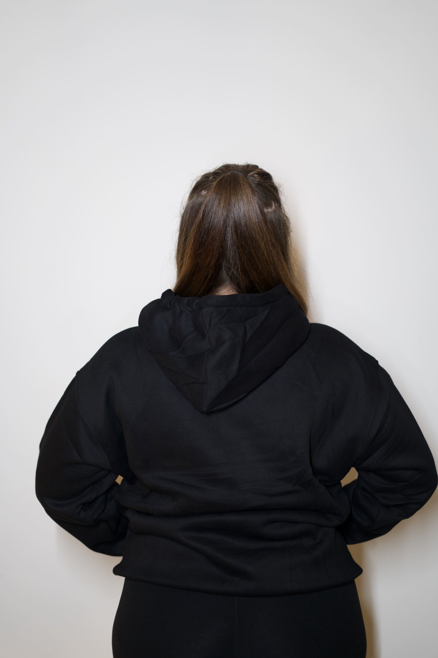 Sweat à capuche noir brodé Sabr - صبر